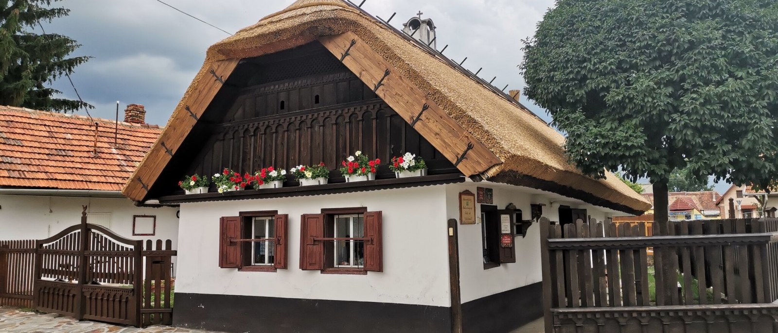 Bútorfestő Alkotóház és Himzőház